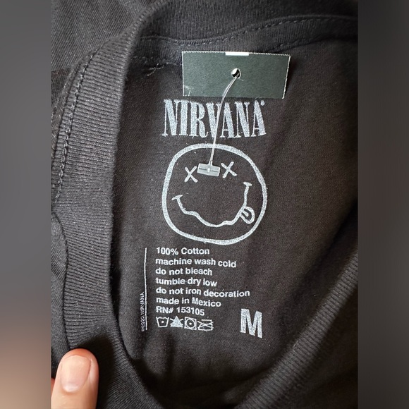 🤘🏻NWT Nirvana T-shirt size medium Hot Topic 🎸 - Picture 5 of 6
